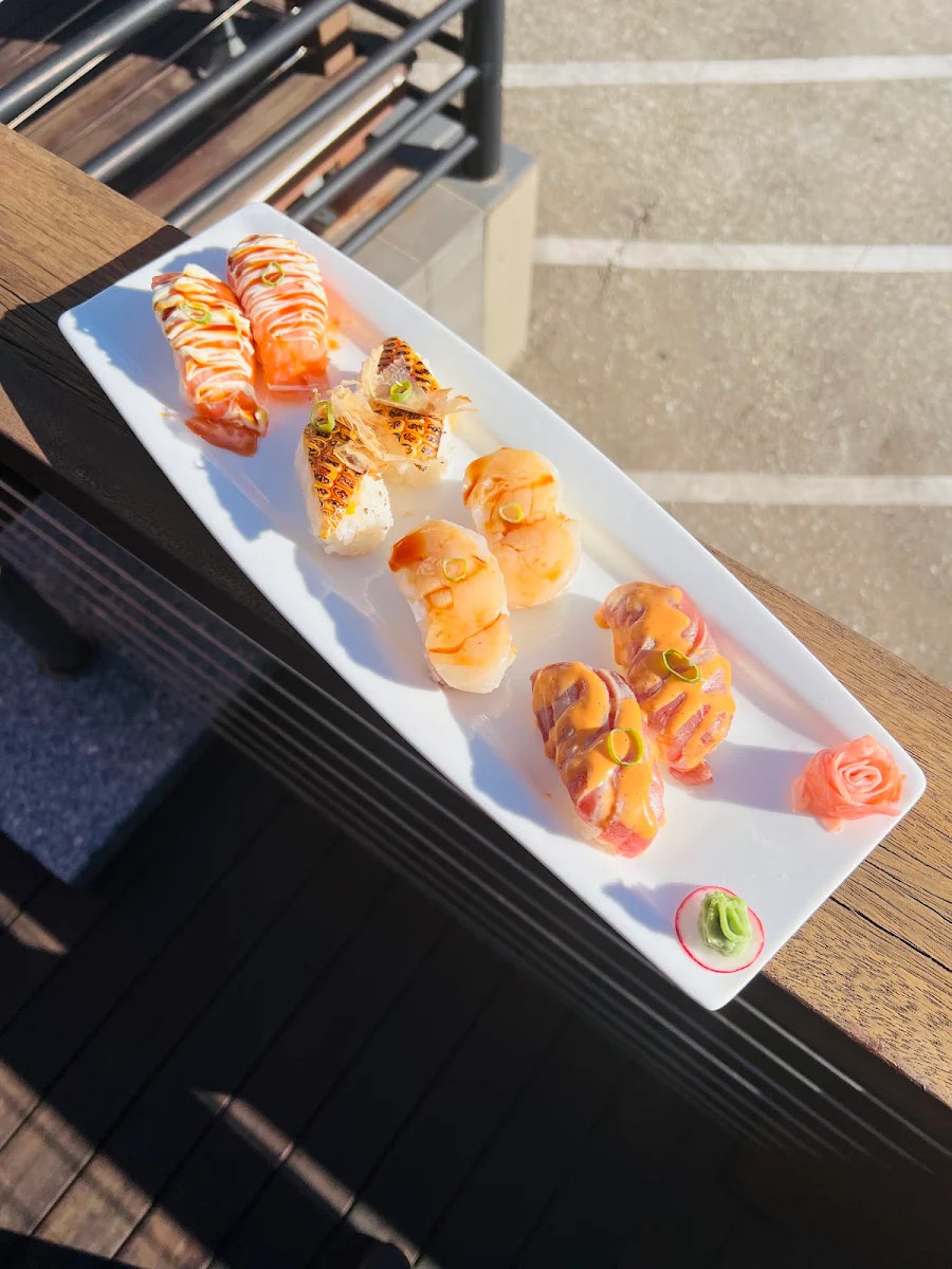 Nigiri & Mini Rolls