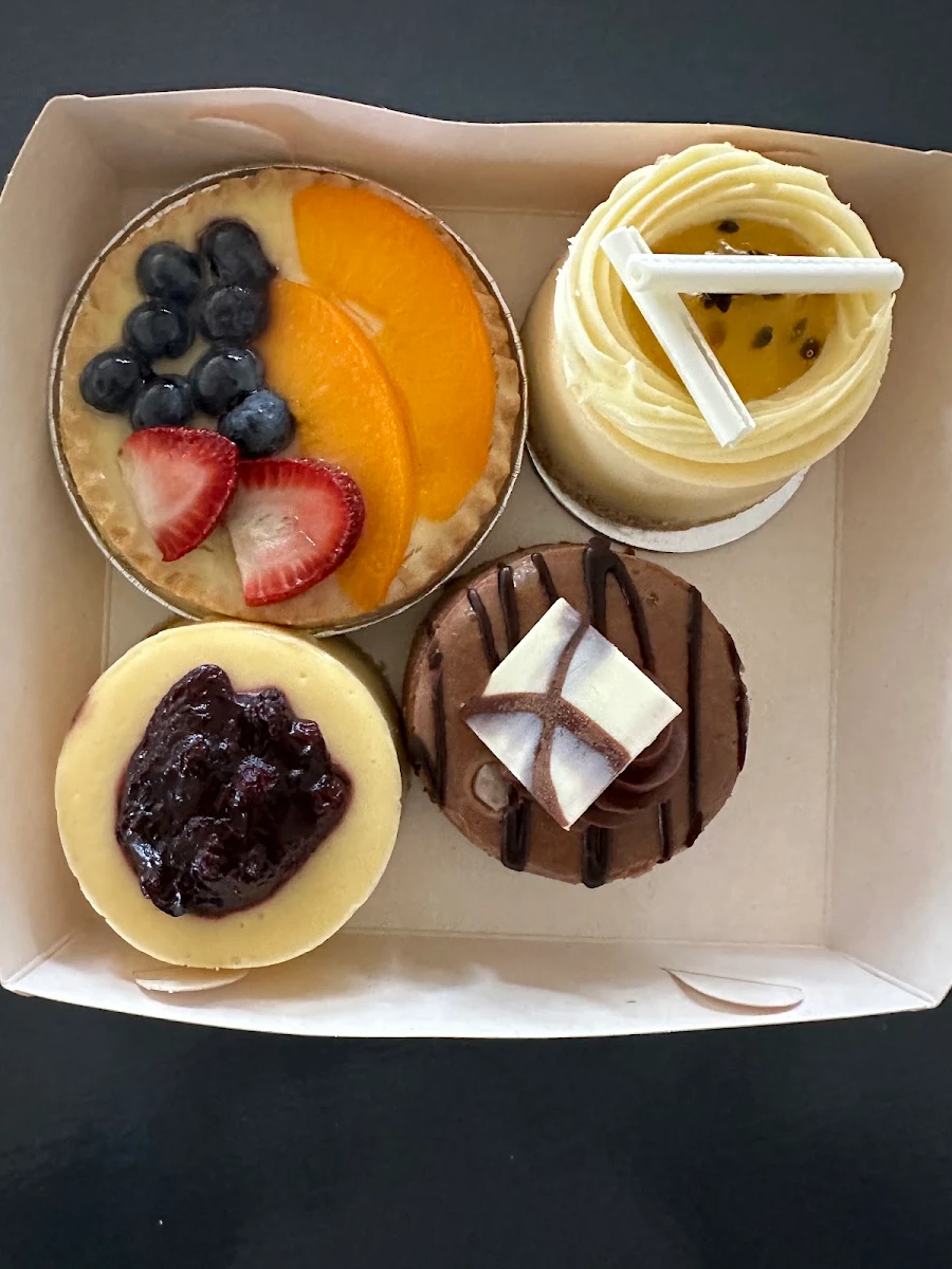 Highlights, Bakes & Cakes Bakery