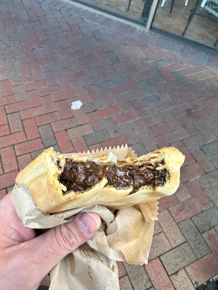 Highlights, Bakes & Cakes Bakery