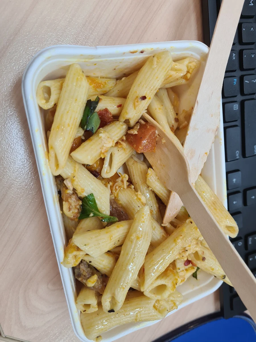 Chicken and Sun Dried Tomatoes Pasta