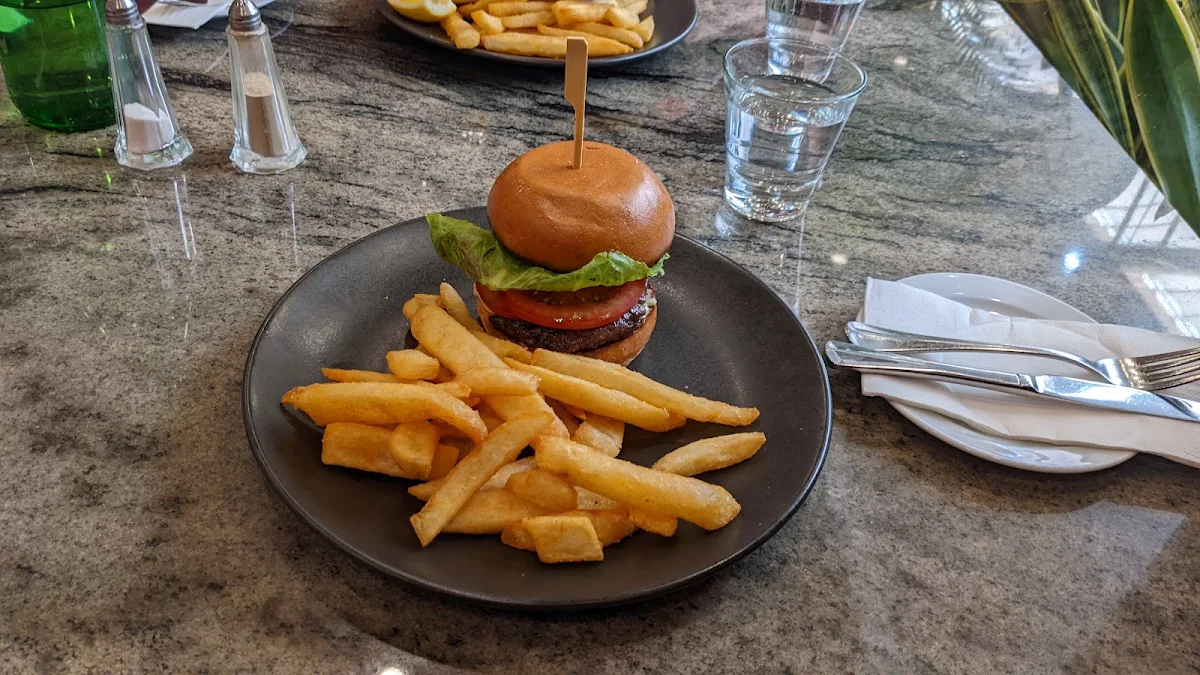 Cheeseburger & Chips, Doncho's Cafe