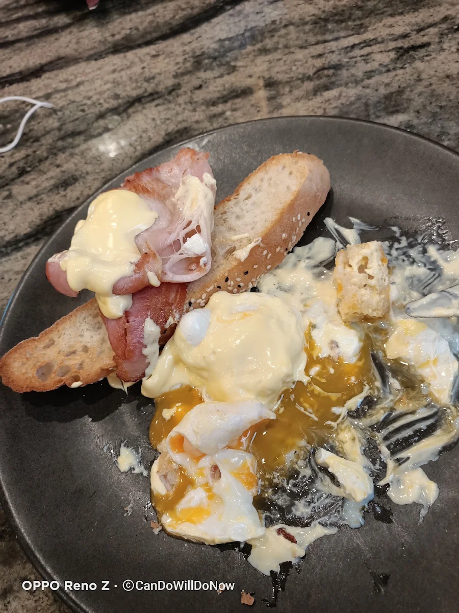 Eggs Benedict, Doncho's Cafe