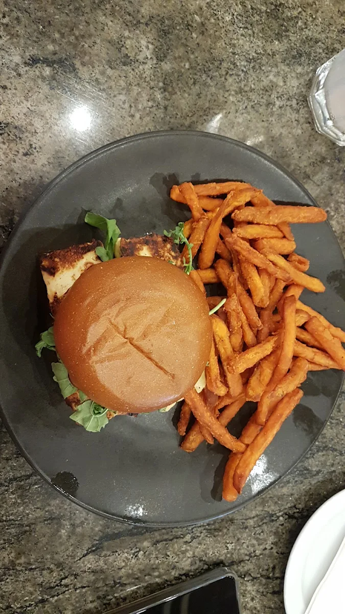 Halloumi Burger, Doncho's Cafe