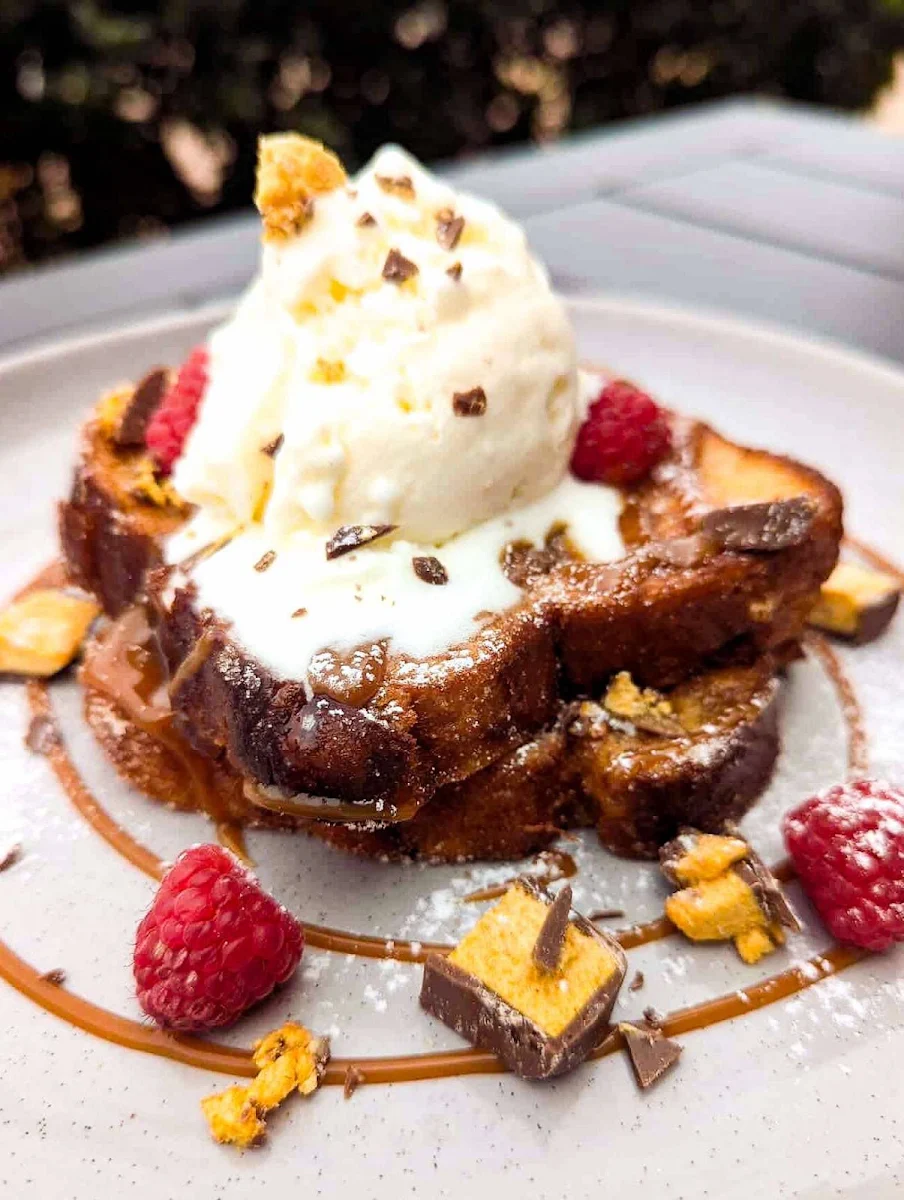 Highlights, Avenue Cafe - Bar