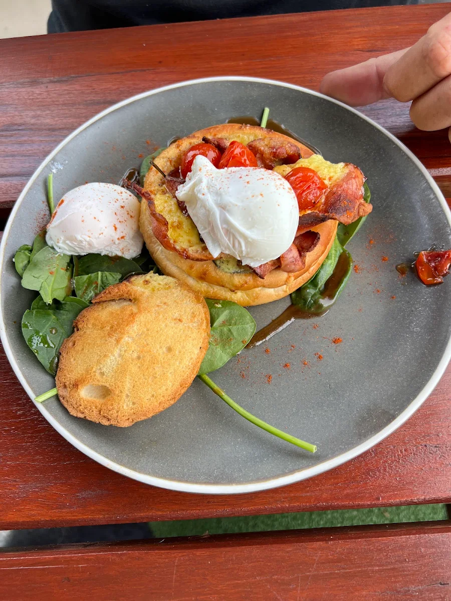 Eggs Benny, Wobbly Chook Brewing Co