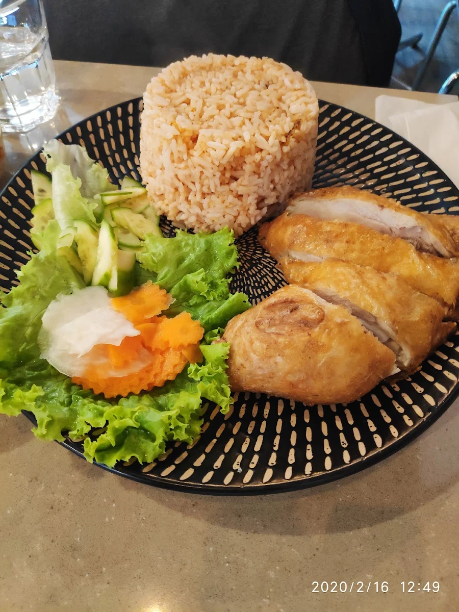 Crispy Chicken with Red Rice