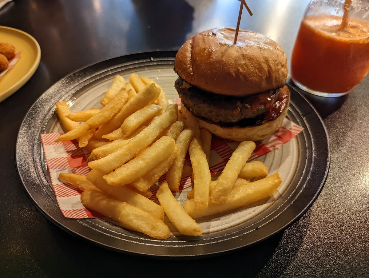 Cheeseburger, The Stable Cafe