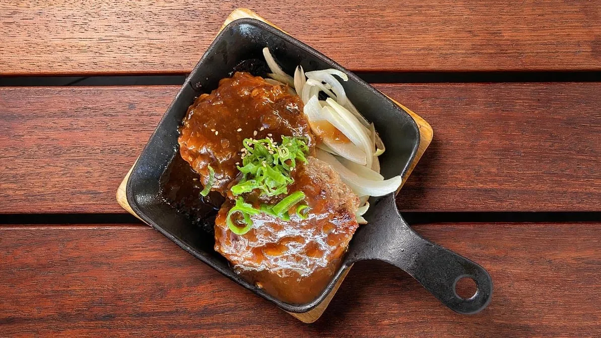 Hamburger Steak on Sizzling Plate 함박스테이크