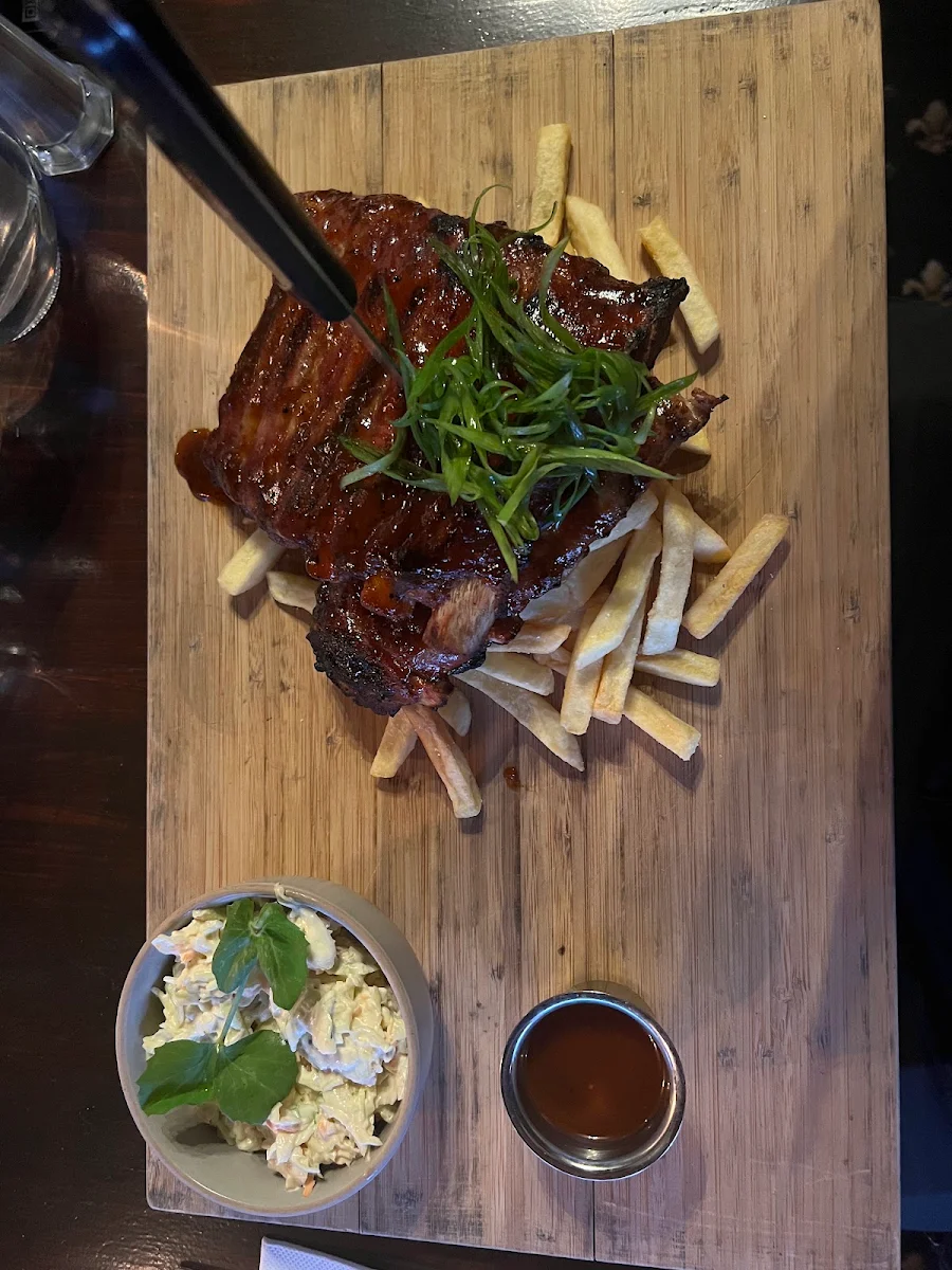 Highlights, Brumby Bar & Grill