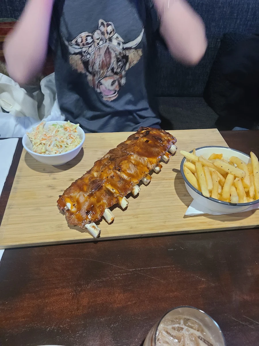 Highlights, Brumby Bar & Grill