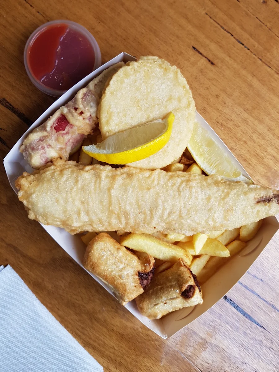Lunch Pack with Added Dim Sim and Battered Sav