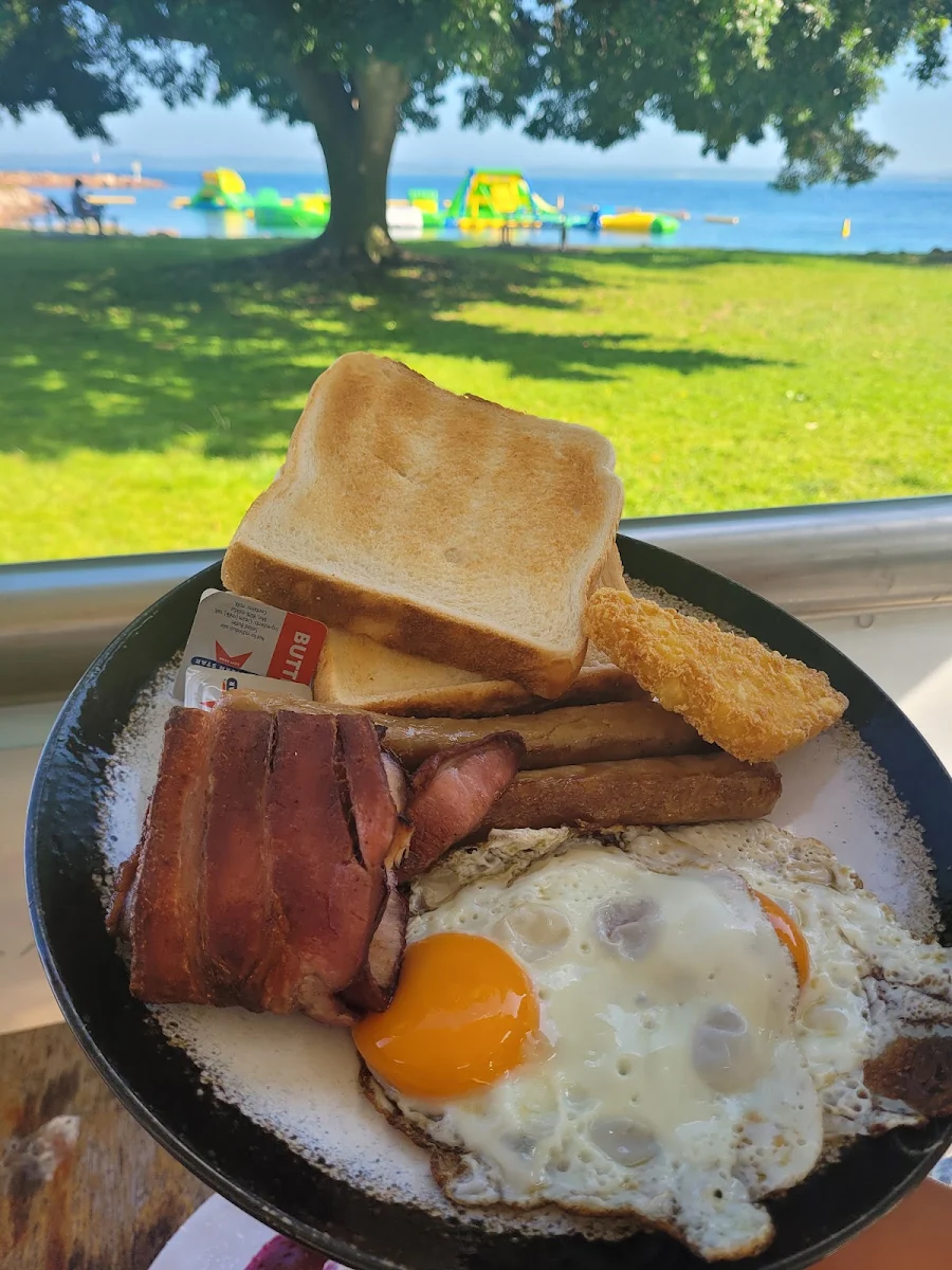 Highlights, Dolphin Watch Cafe