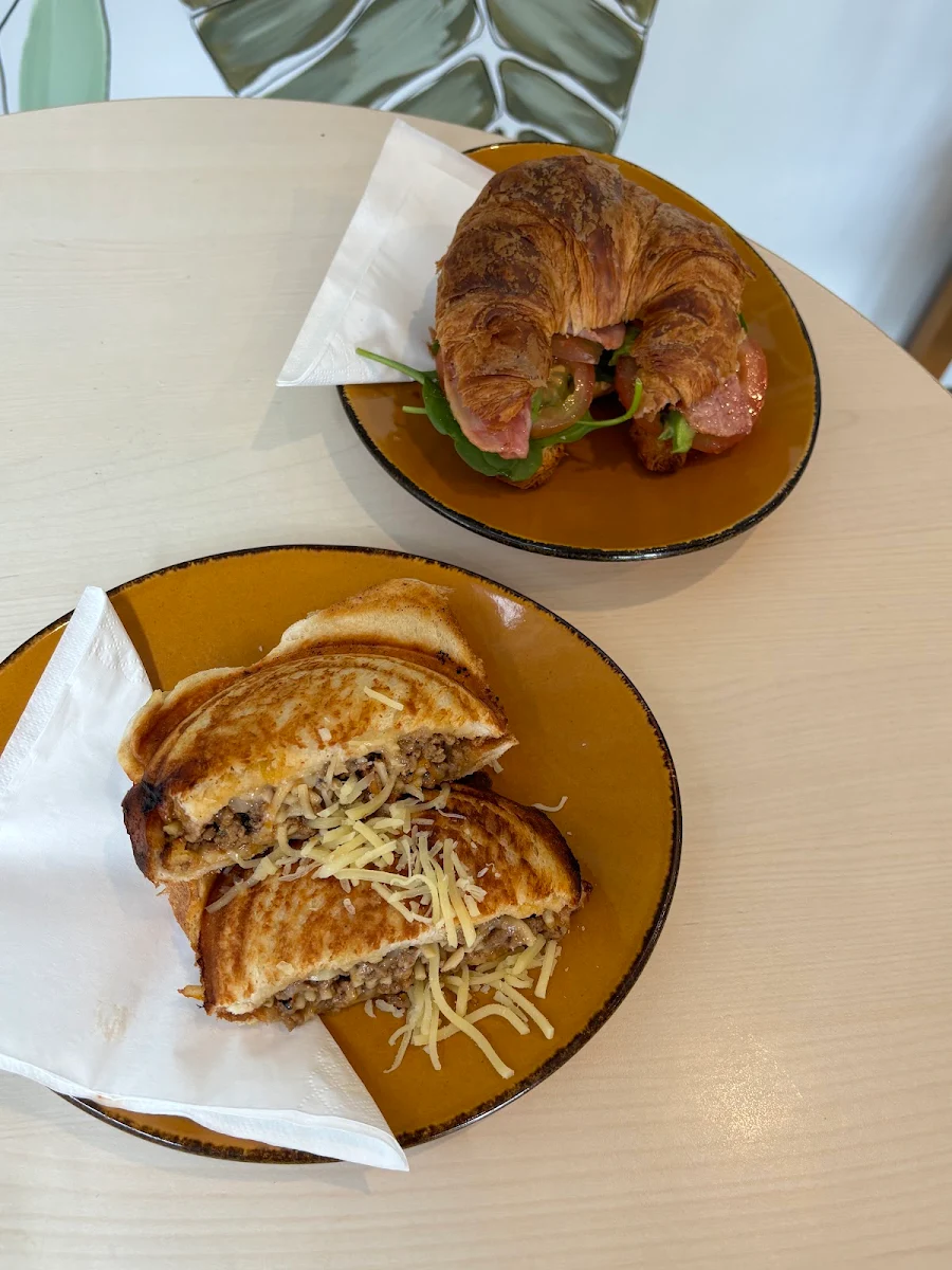 Highlights, Hadz Cafe