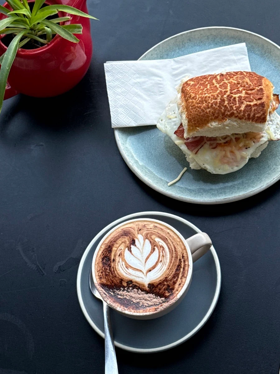 Highlights, Hadz Cafe