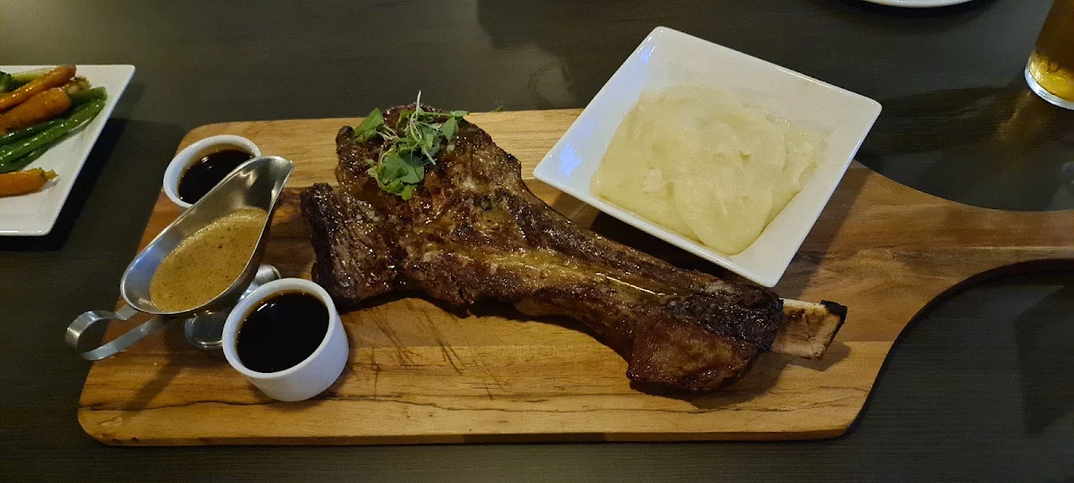 Tomahawk, Blazed Bar & Grill
