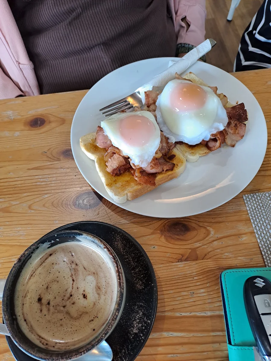 Poached Eggs & Bacon