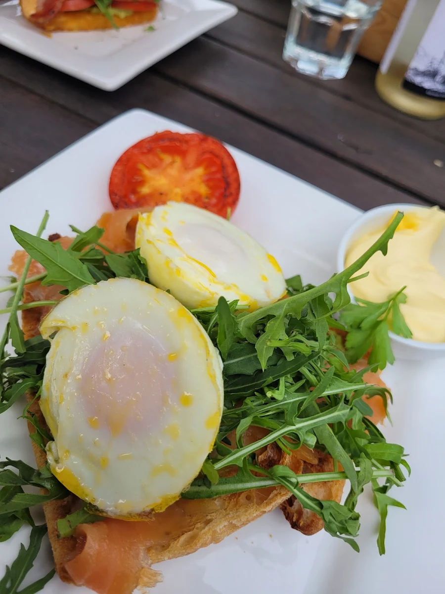 Poached Eggs Benedict