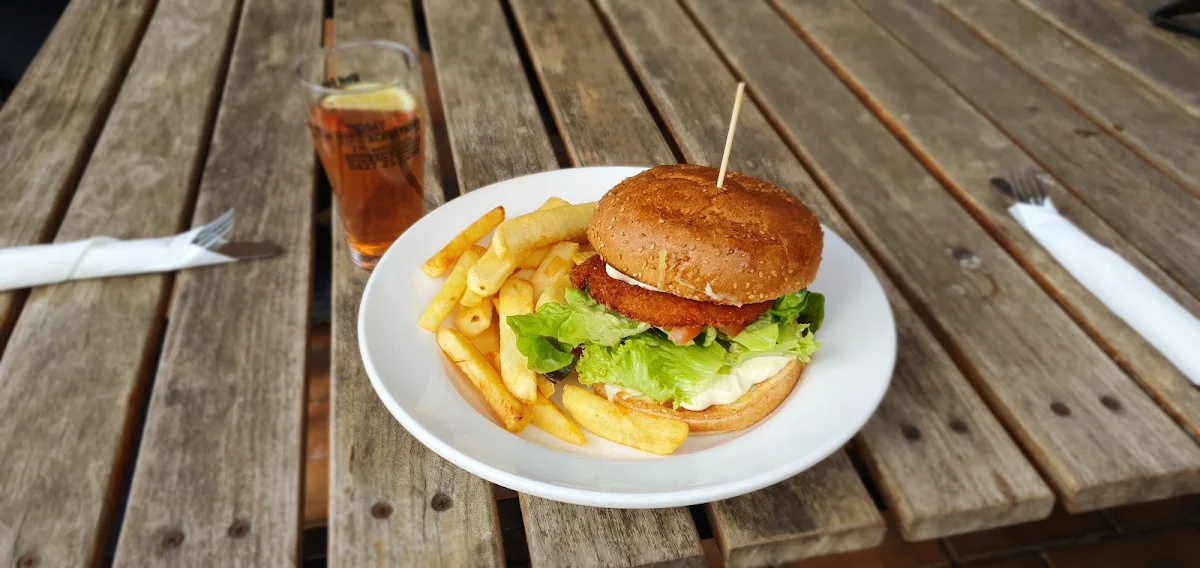 Chicken Snitz Burger w Chips
