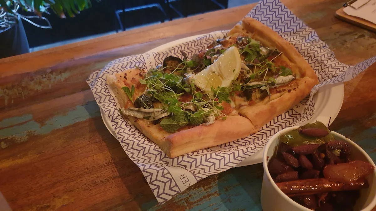 B&E Flatbread, Mr Tucker