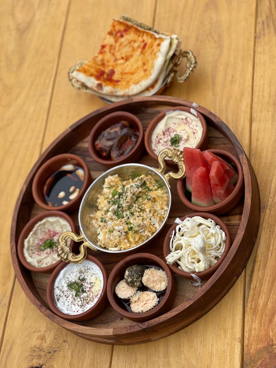 Highlights, Raqwa Cafe & Bakery