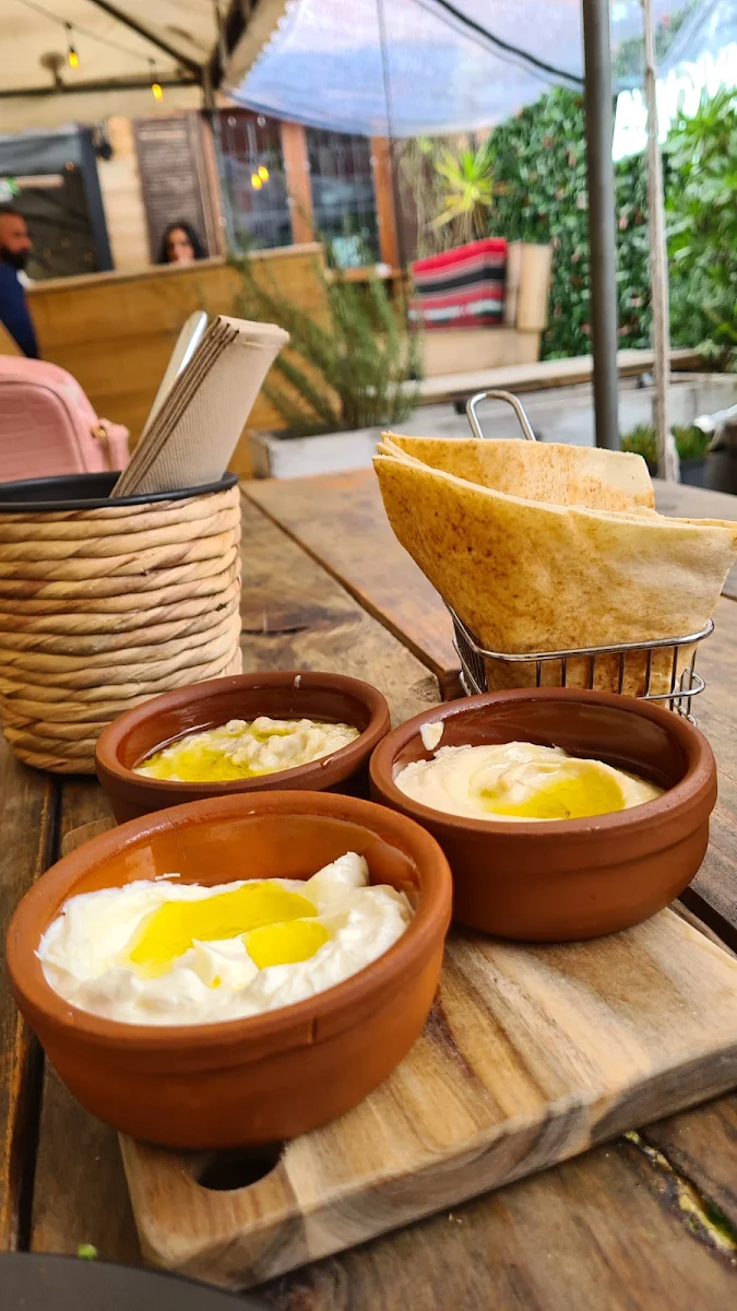 Three Dips, Raqwa Cafe & Bakery
