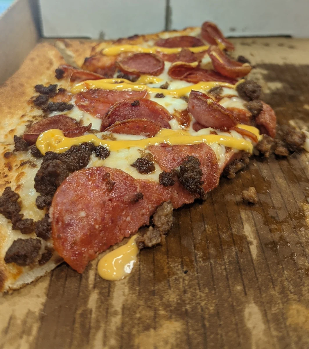 3 Meats, Domino's Pizza Carramar