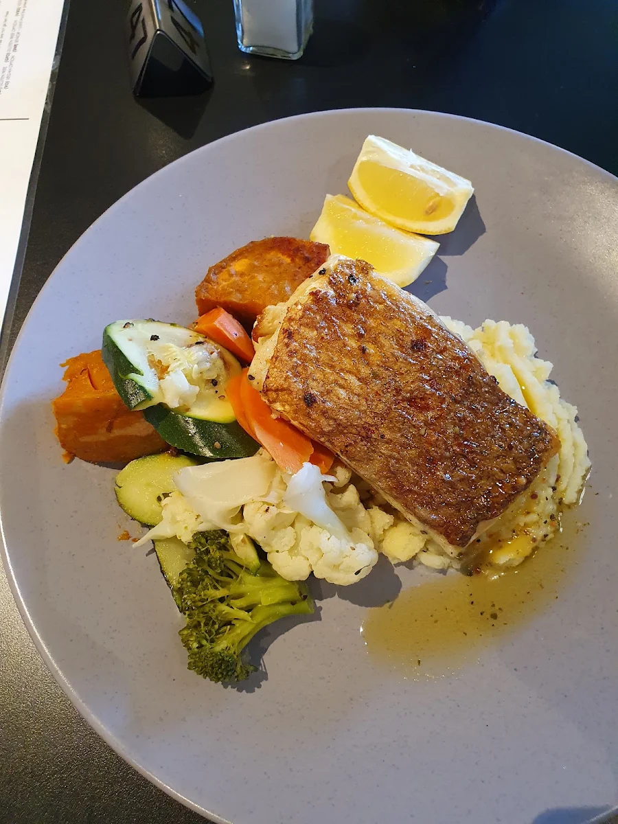 Salmon, Templestowe Hotel