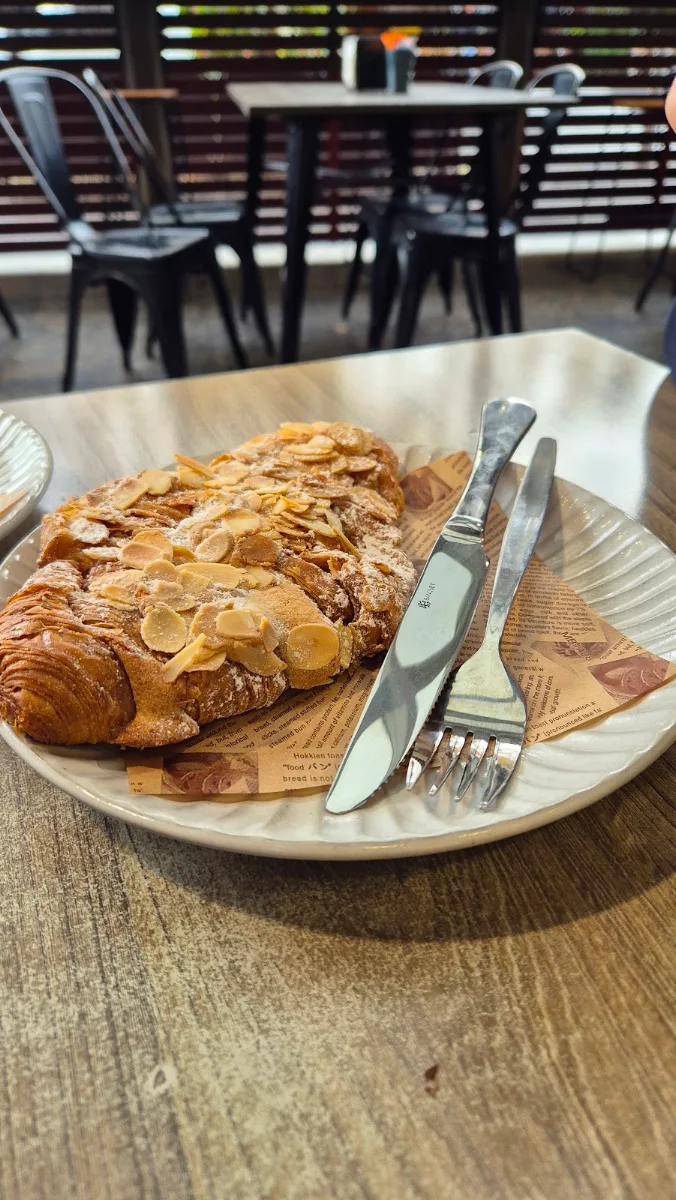 Almond Croissant, Little espresso