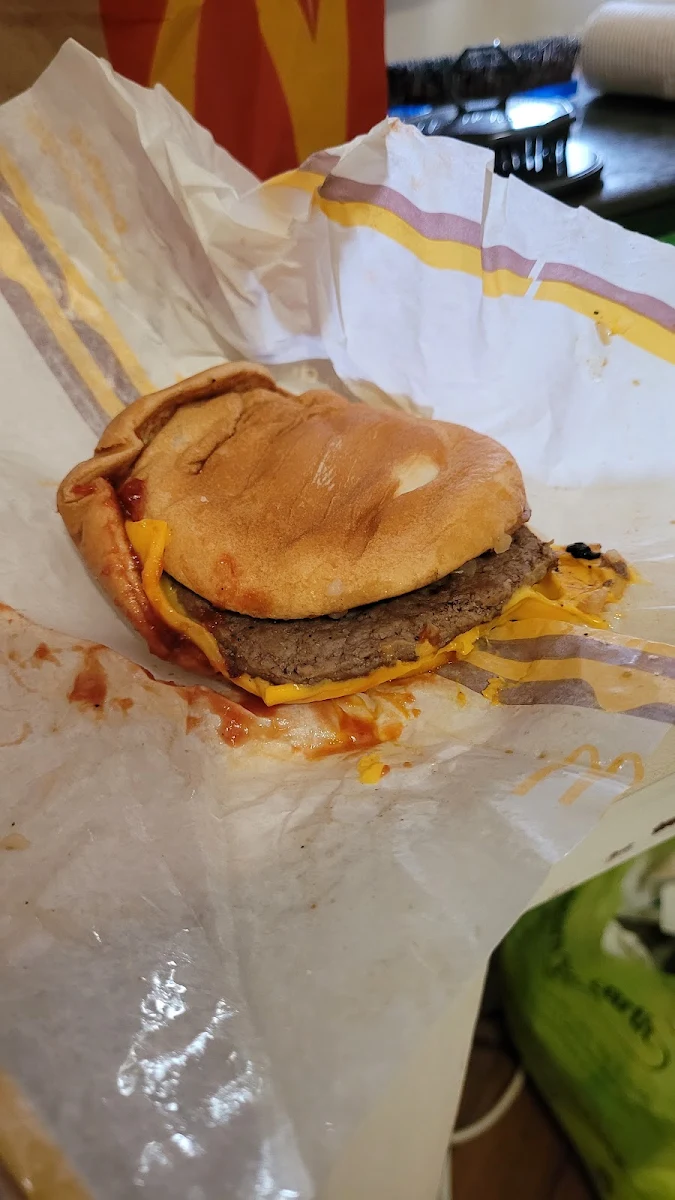 Double Cheeseburger, McDonald's Nambucca Highway Service Centre