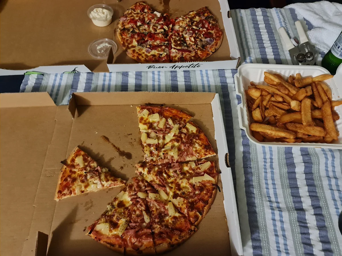 Highlights, Rainbow Beach Pizza
