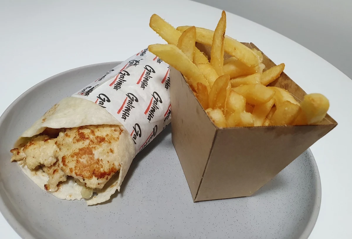 Galinha Wrap and Small Chips
