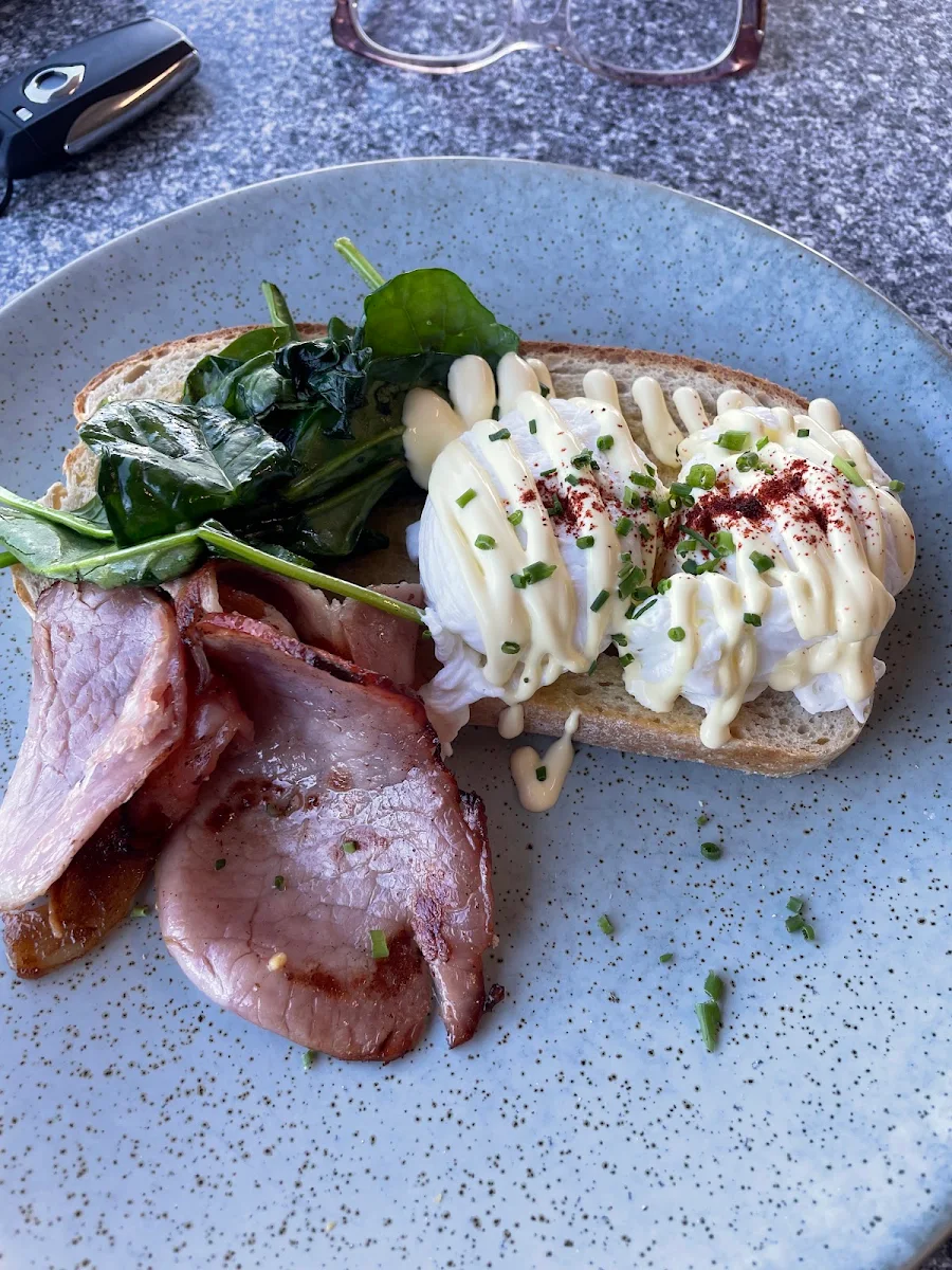 Eggs Benedict, Splityard Social