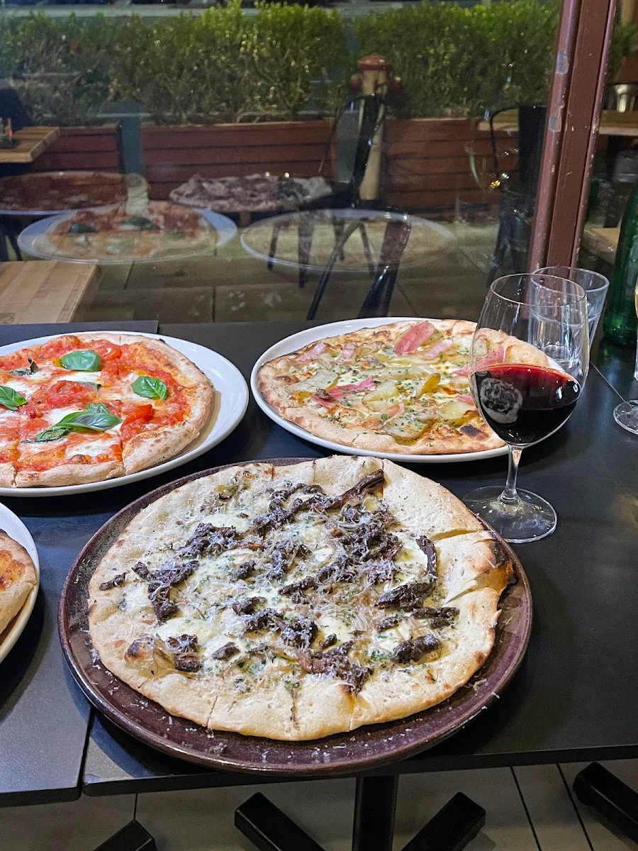 Highlights, EST Pizzeria