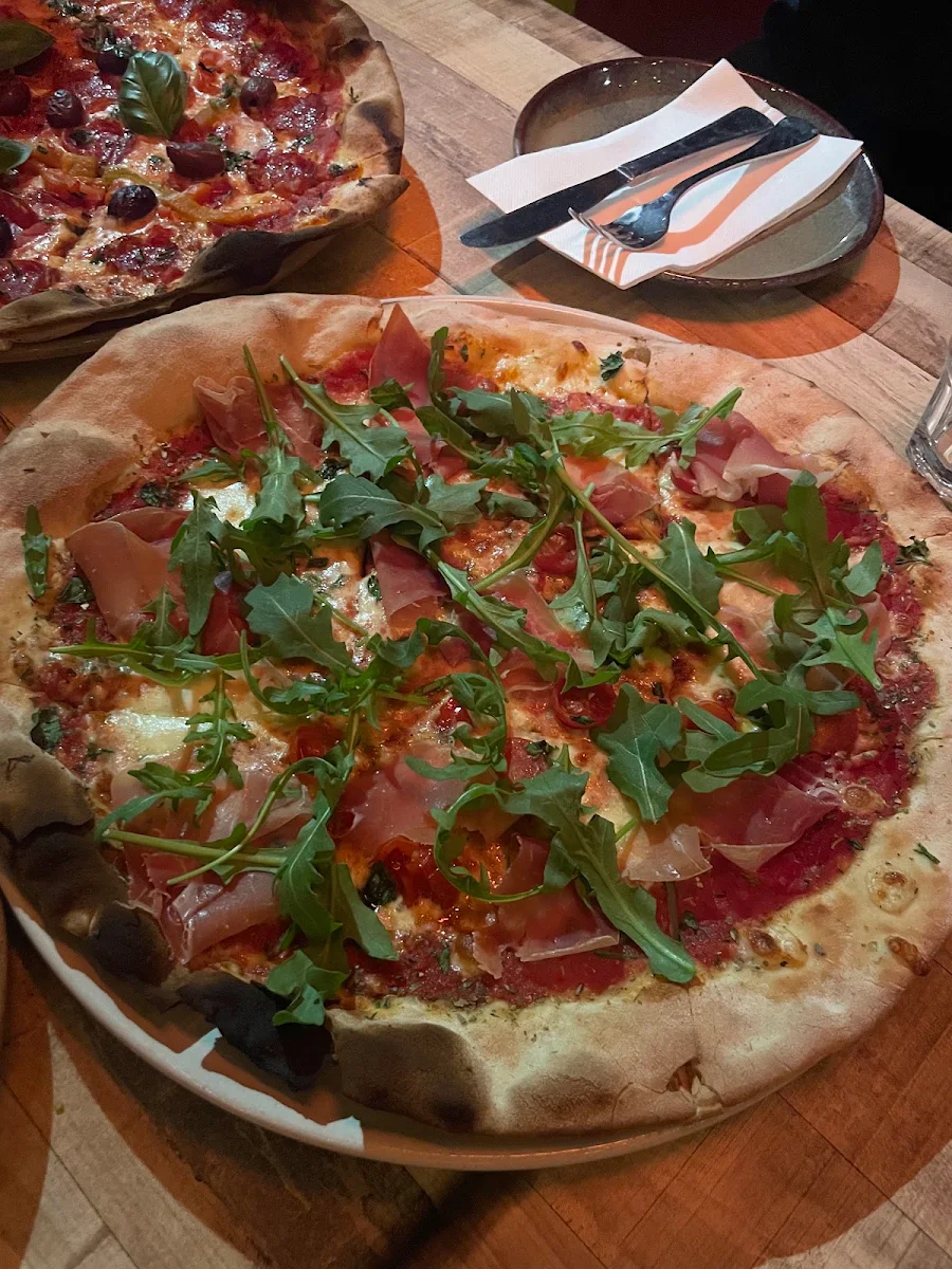 Prosciutto, EST Pizzeria