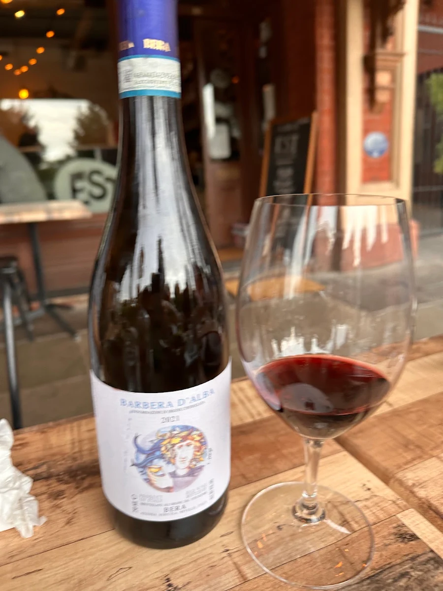 Wine, EST Pizzeria