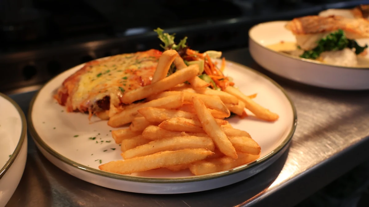 Highlights, Glenn Bistro