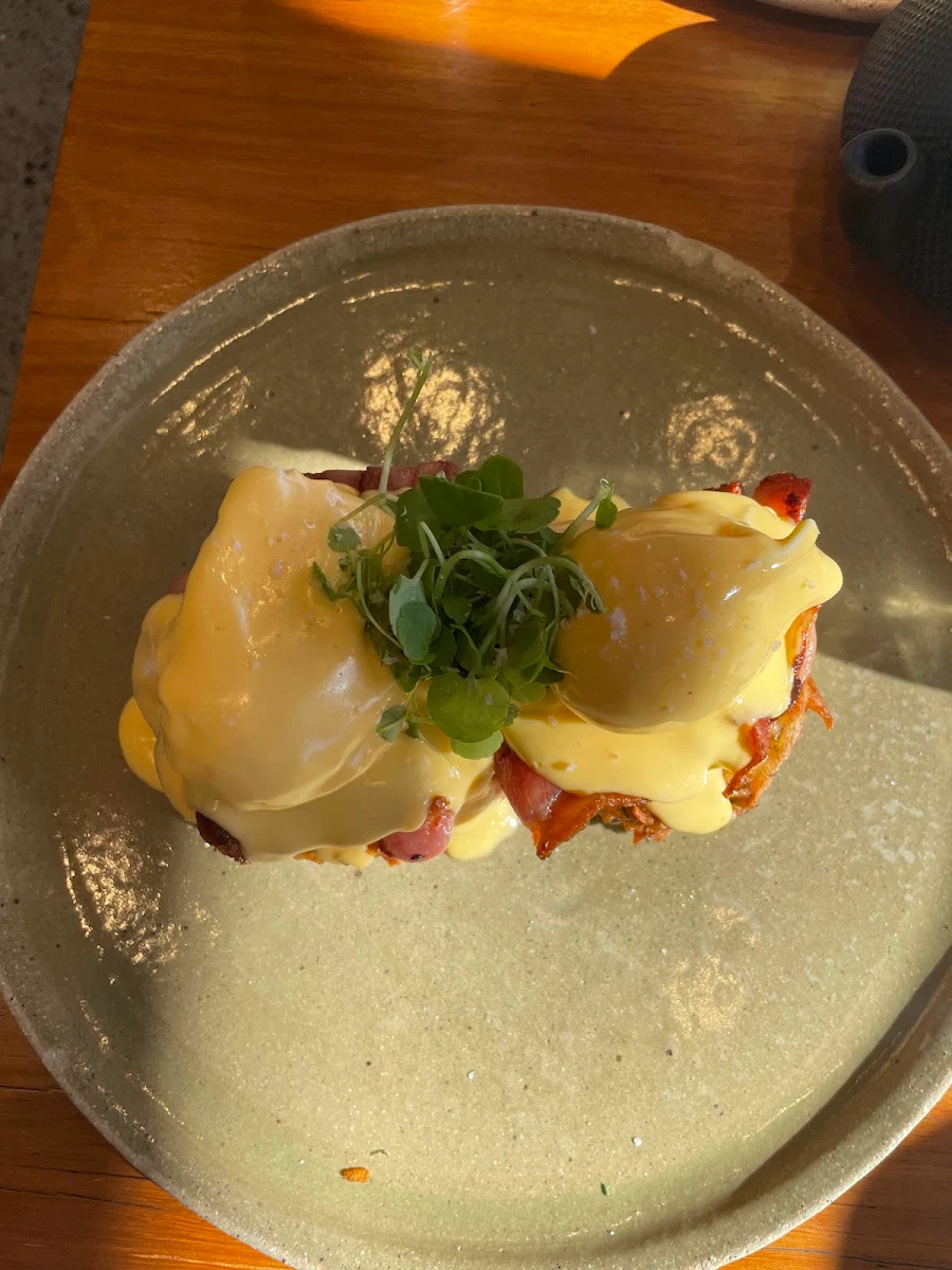 Eggs Benedict, Tucker