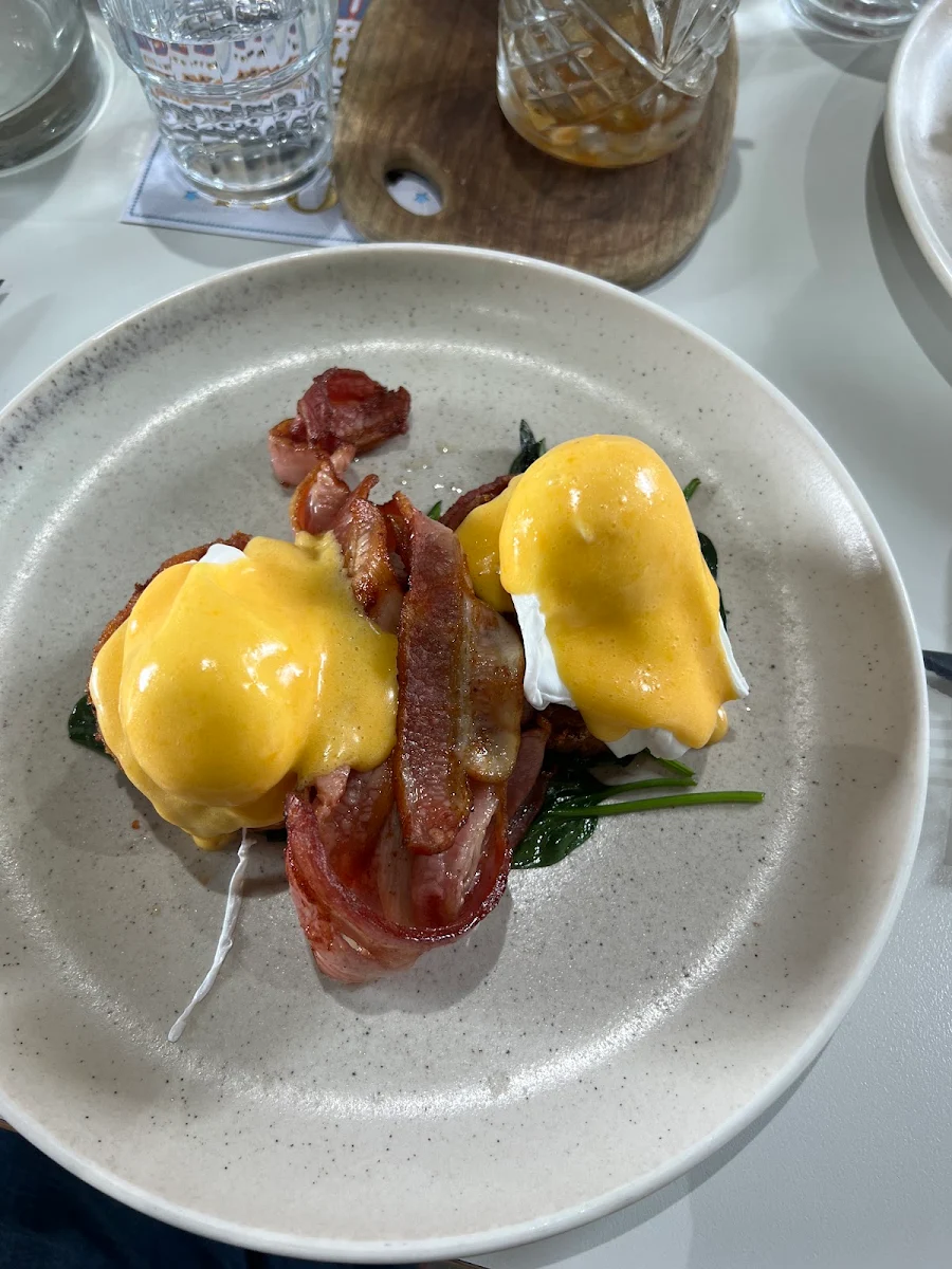 Eggs Benedict, Mabel Jones