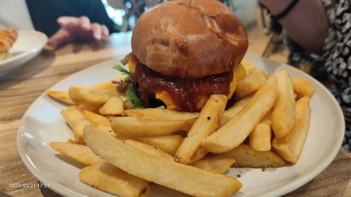 Beef Burger with Chips