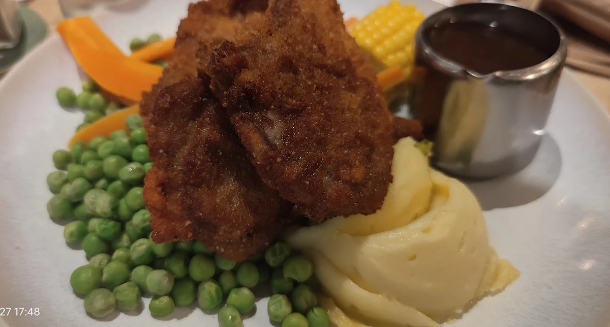 Lamb Cutlets Mash Potatoes and Veg