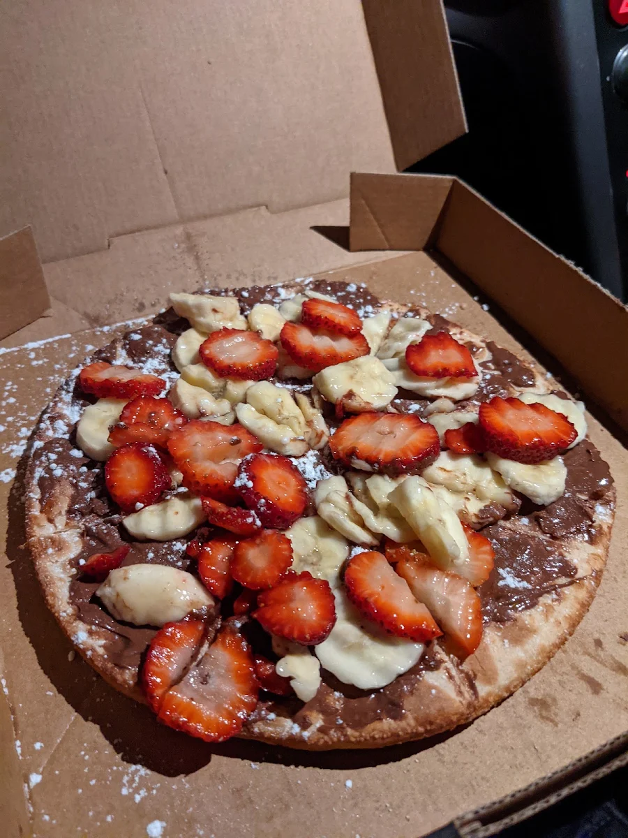 Nutella Pizza with Strawberries and Banana
