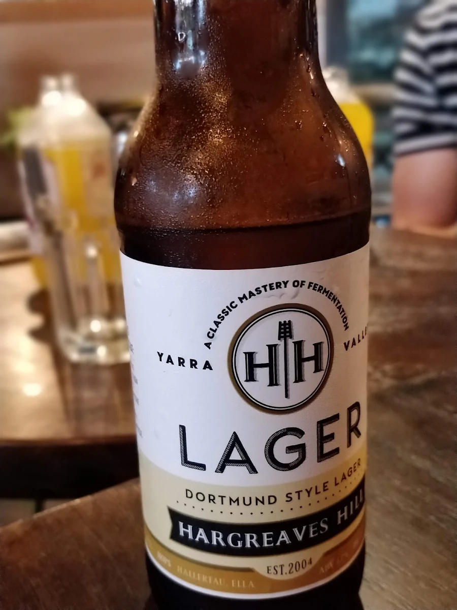 Bier, Spinner's Souvlaki Bar And Grill