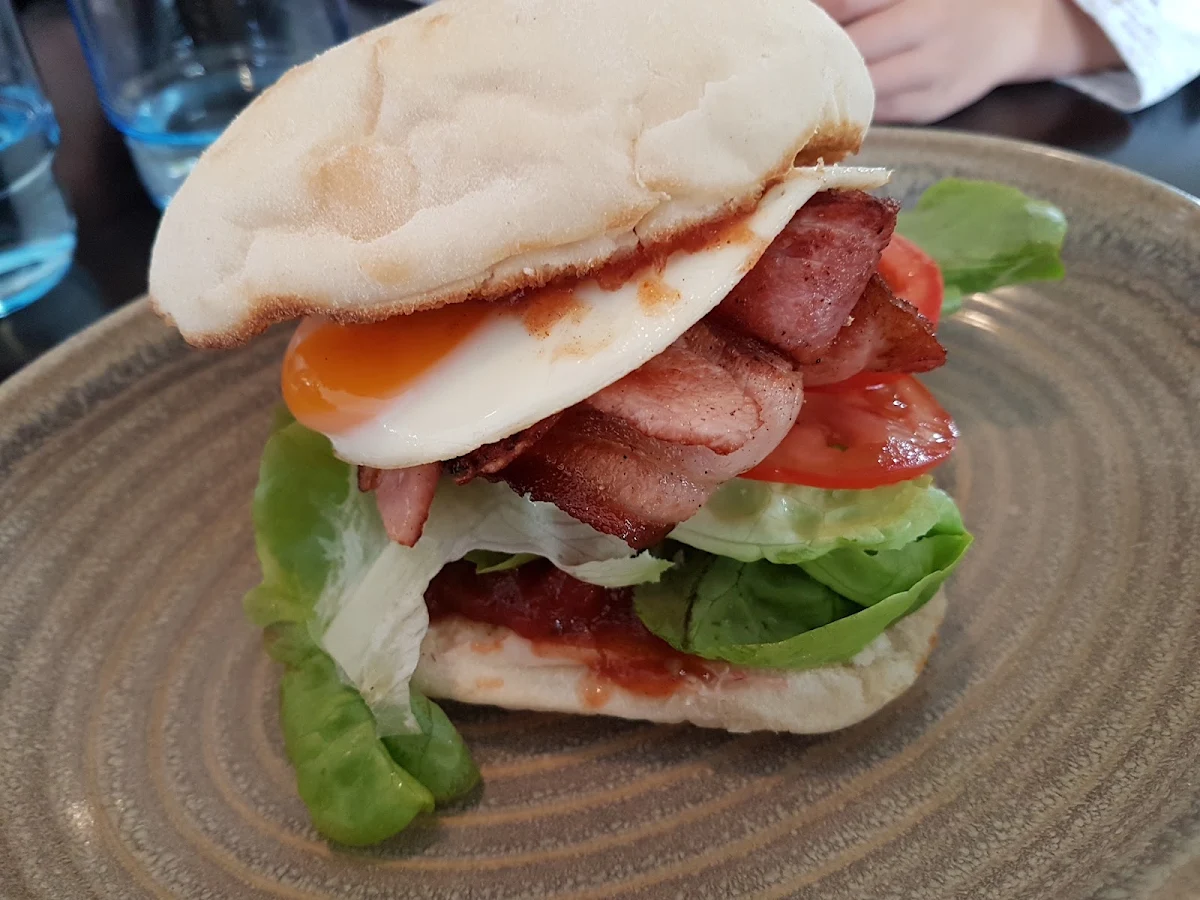 Egg & Bacon Roll, Too Many Chiefs
