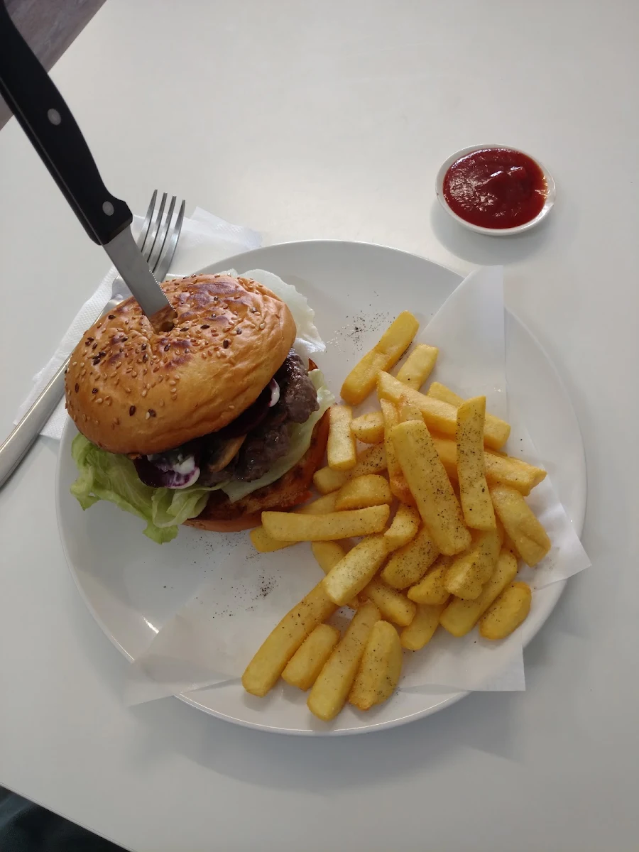 Highlights, Mount Martha Gourmet Burgers (Cafe 85 Percent)