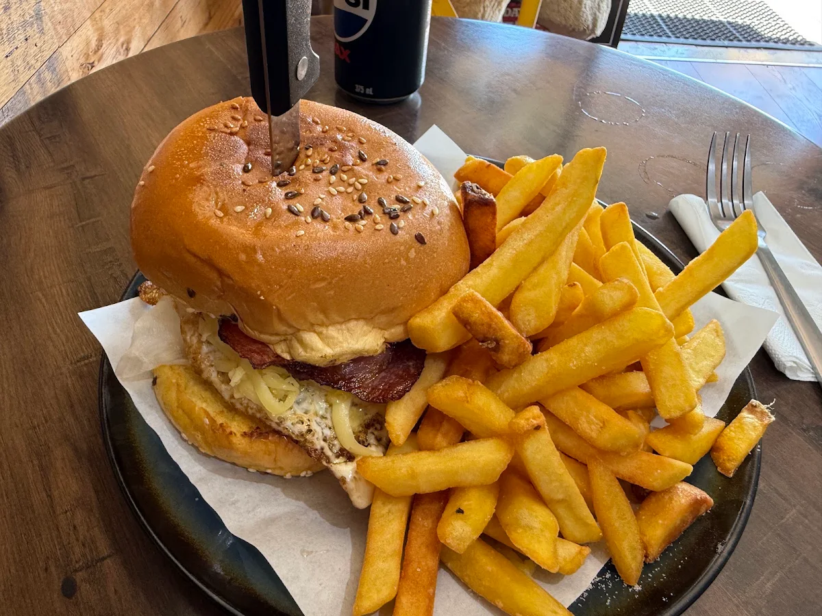 Highlights, Mount Martha Gourmet Burgers (Cafe 85 Percent)