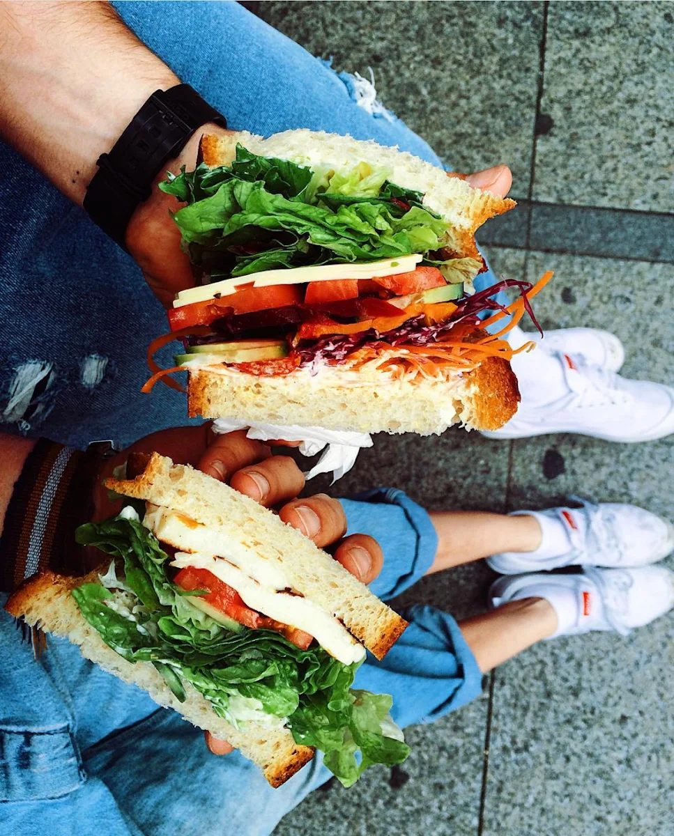 Highlights, Brooklyn Bridge Deli