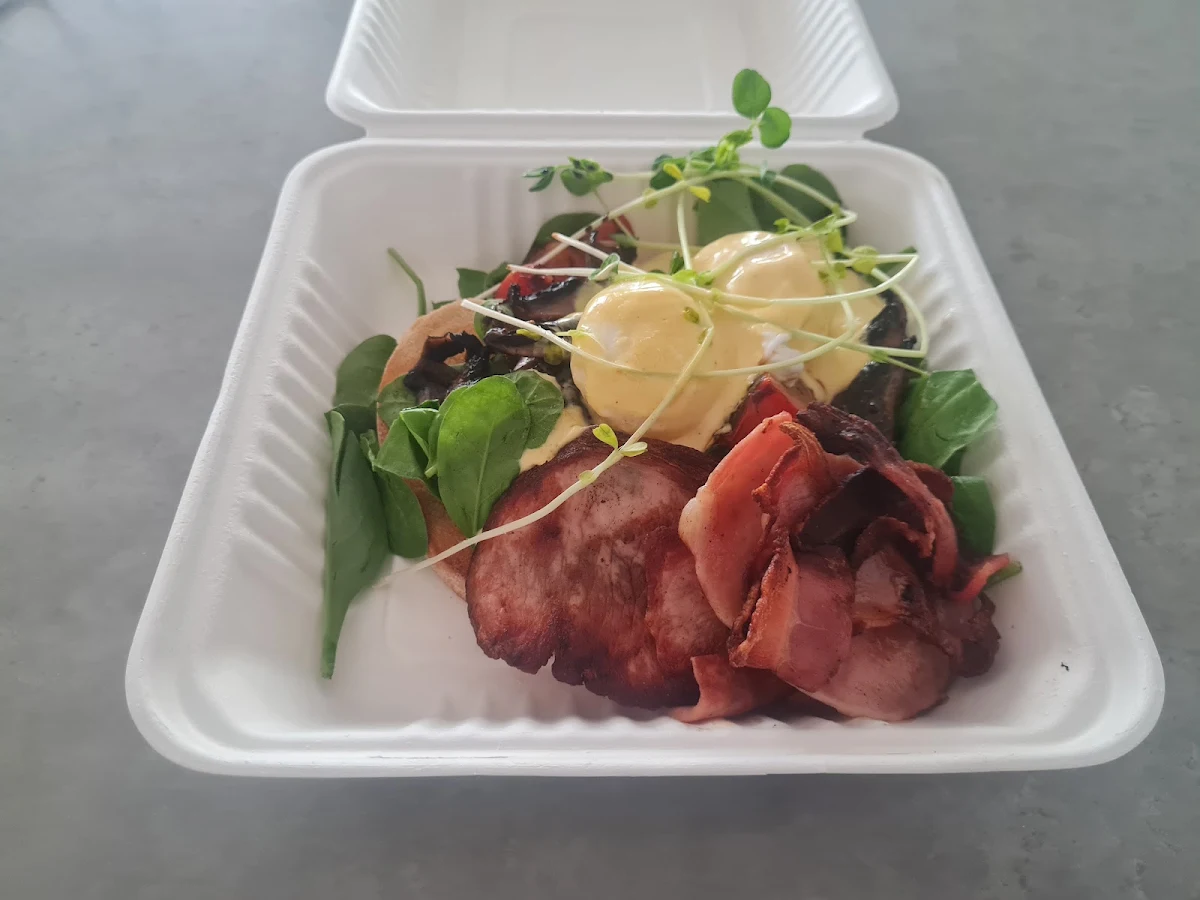 Eggs Benedict, Jam Cafe