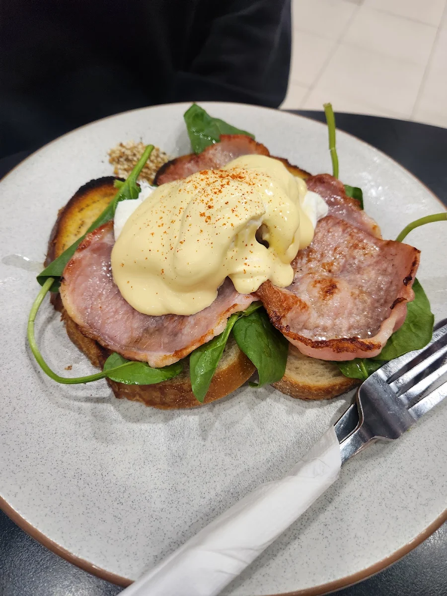 Eggs Benedict, Mospresso Cafe