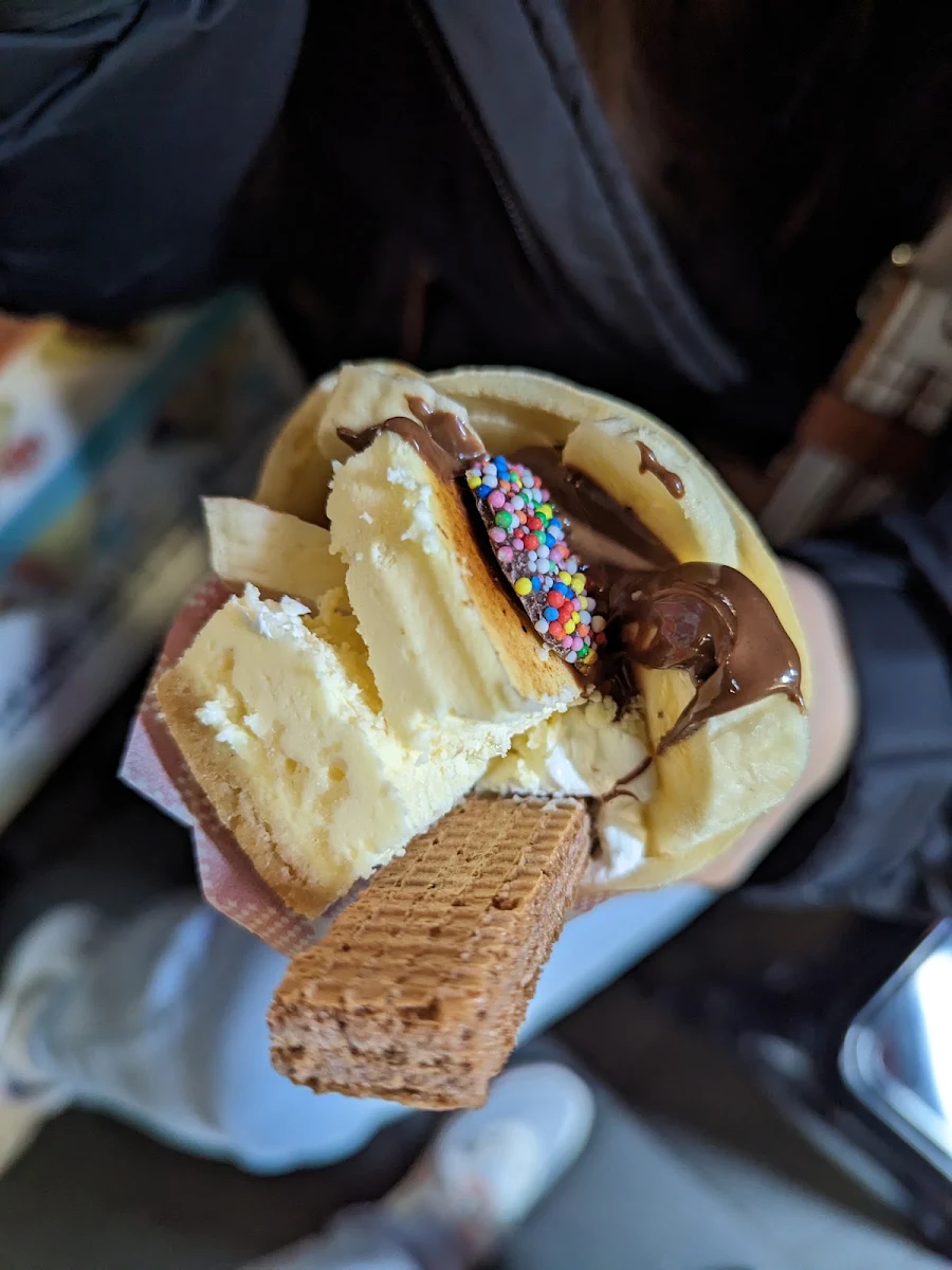 Highlights, Uncle Tee's Crepes Newtown
