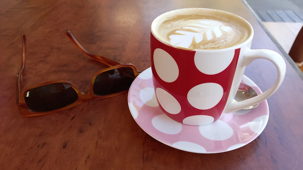 Flat White, @Em's Place